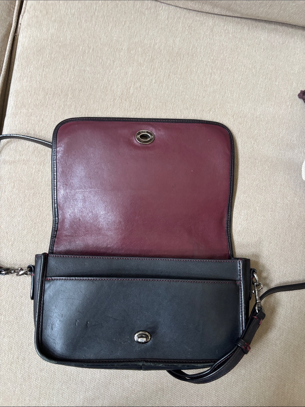 Coach Original Black Leather Turnlock Small Crossbody - Picture 14 of 14